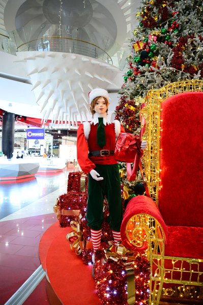 An elf story for the Ocean Plaza shopping center