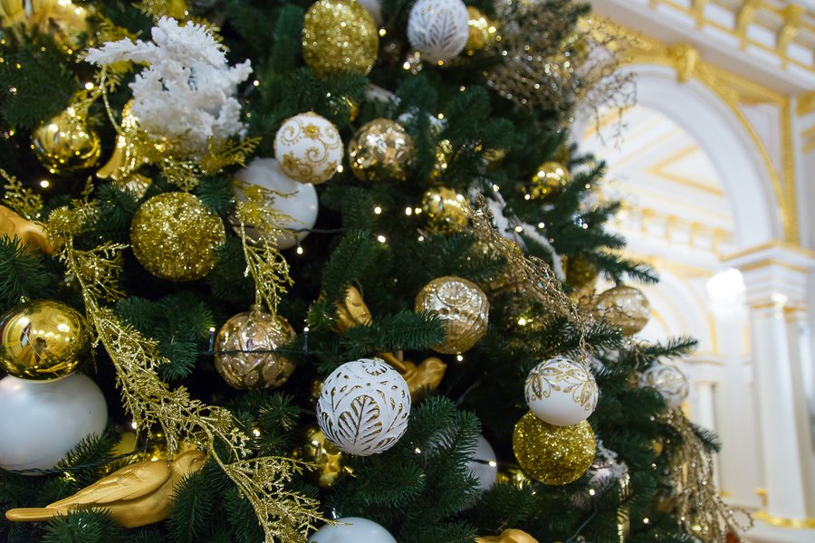 Official, but not boring: Christmas tree for the Mariinsky Palace
