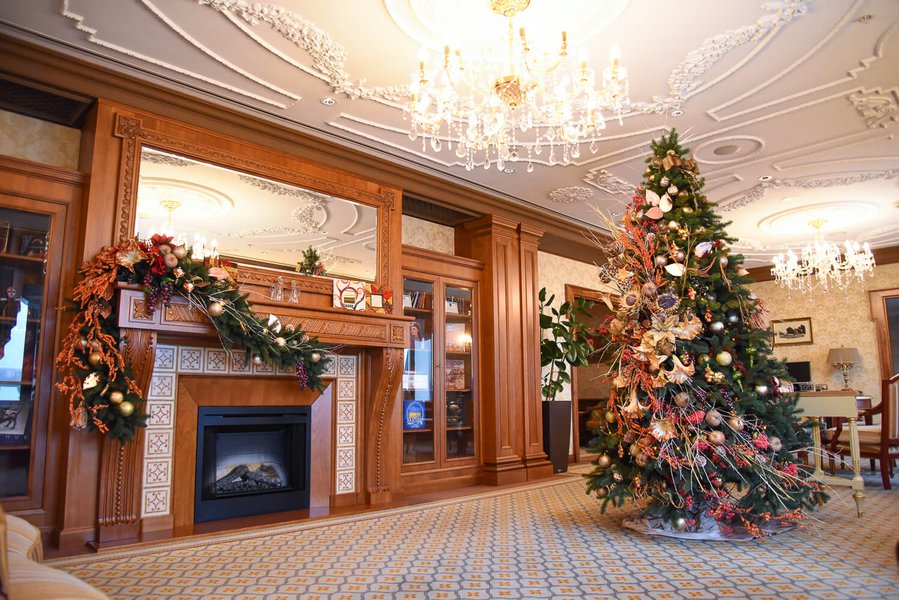 Новогоднее оформление отеля Fairmont Grand Hotel 2017