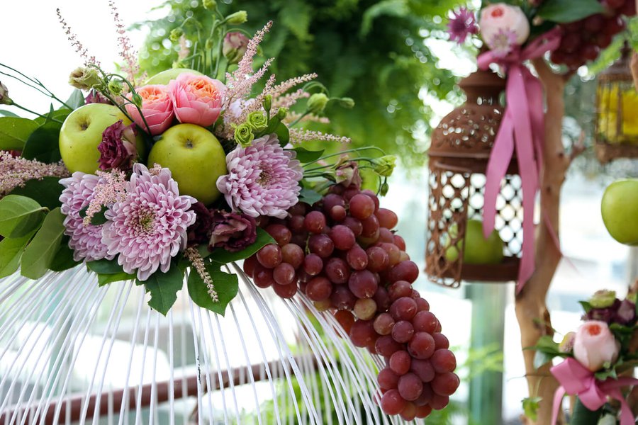 Outdoor Garden Wedding With a Touch of Fruit