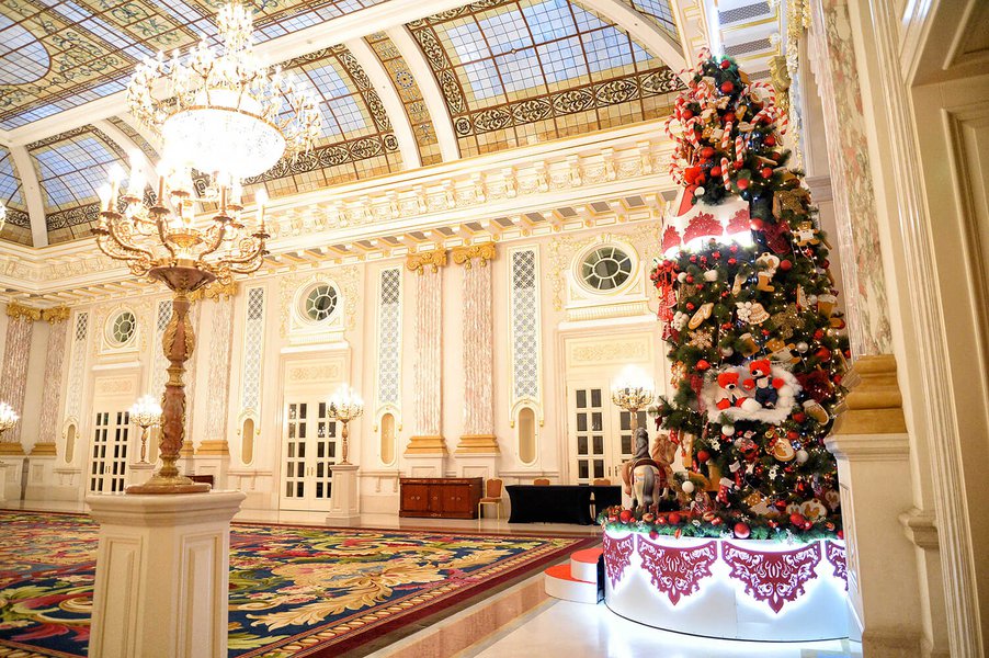 Новогоднее оформление отеля Fairmont Grand Hotel 2016