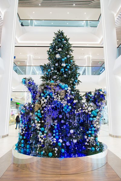 Christmas tree for the River Mall shopping center