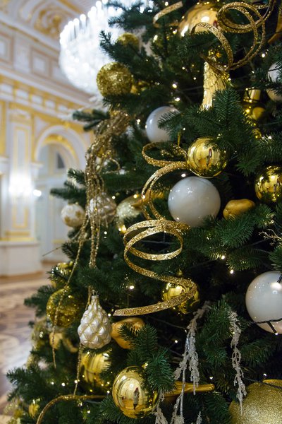 Official, but not boring: Christmas tree for the Mariinsky Palace