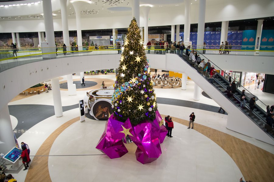 Futuristic Christmas tree for the Respublika Park shopping center