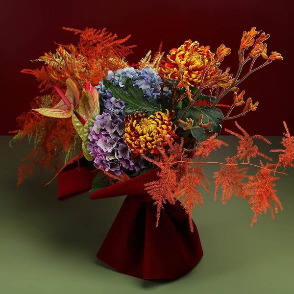 Bouquet with chrysanthemum and asparagus