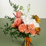Floristic bouquet peach-white