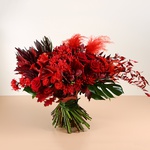 Bouquet in red shades