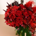 Bouquet in red shades