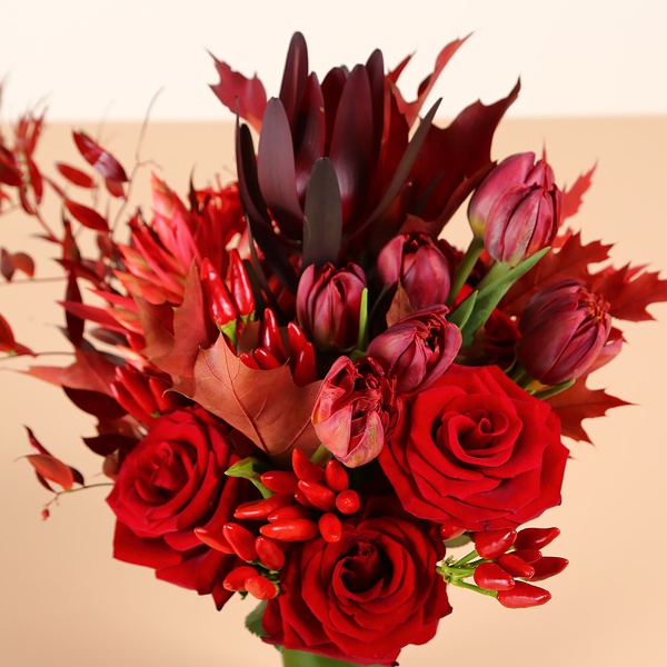 Bouquet in red tones