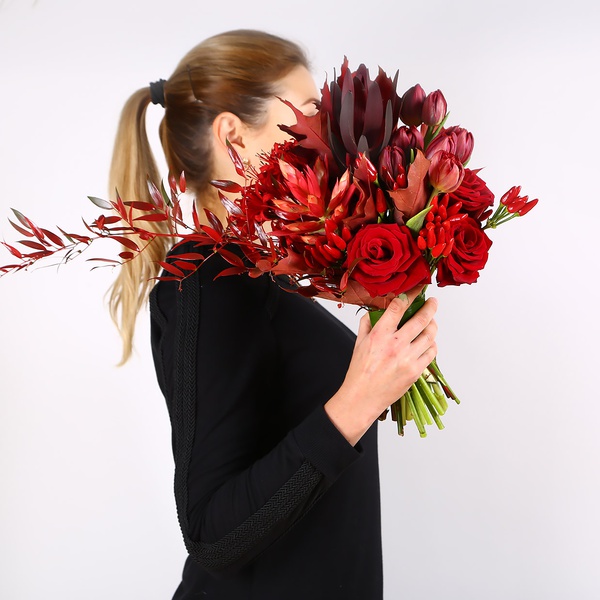 Bouquet in red tones