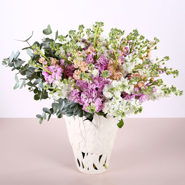 Bouquet of mix 51 mattiola in a vase