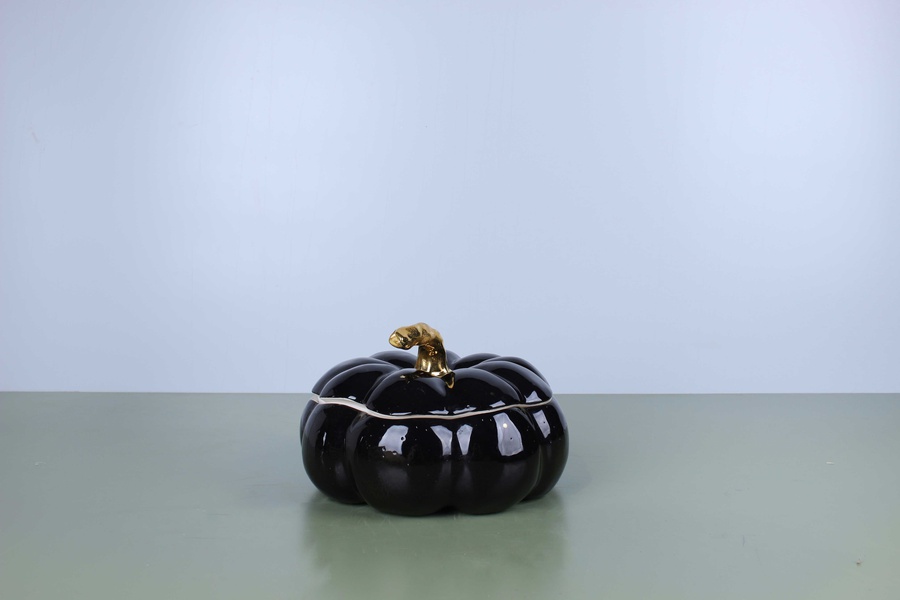 Ceramic pumpkin black with gold with lid