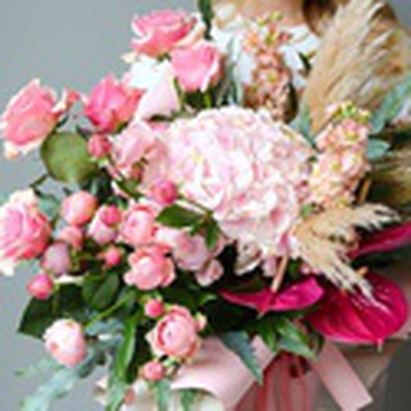 Bouquet in pink tones with hydrangea