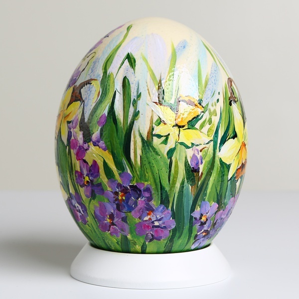 Painted egg "Yellow daffodils"