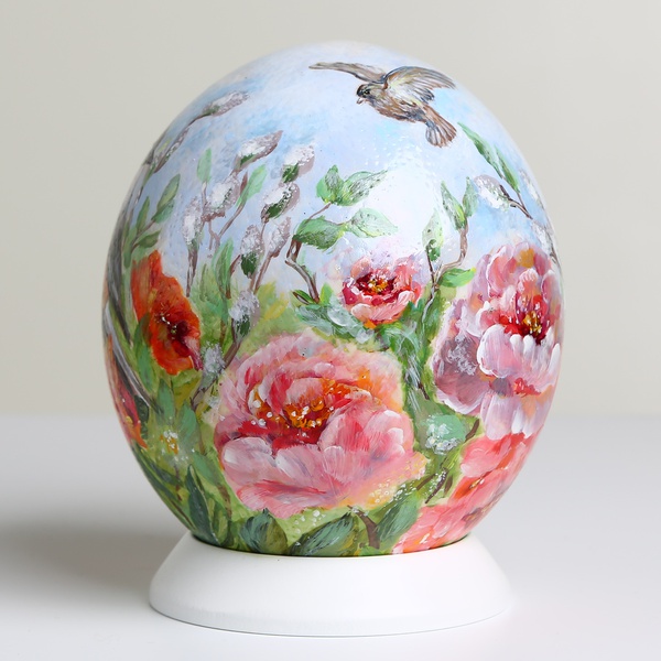 Painted egg "Birds in flowers"