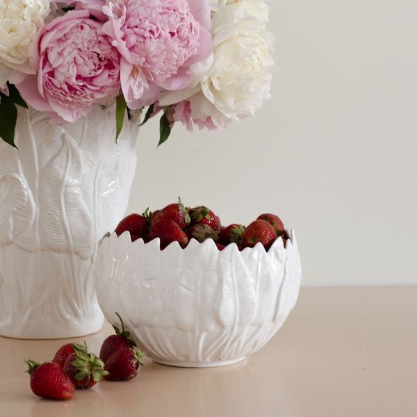 Gift set with peonies and strawberry