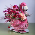 Цветочная композиция в розовом фламинго с джинестрой