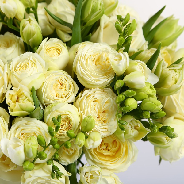 Bouquet white with freesia