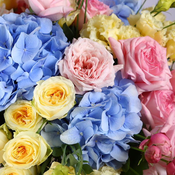 Bouquet of blue hydrangea and roses