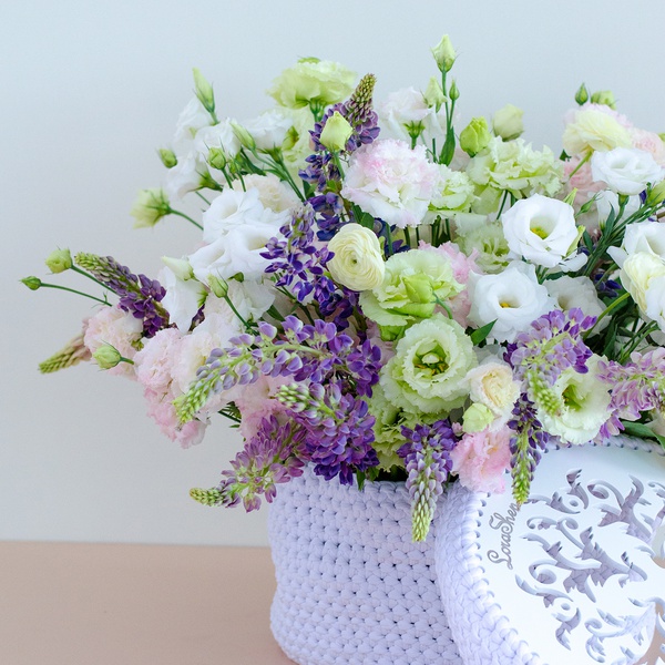 Flower composition "Marrakesh" white with eustoma
