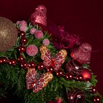 New Year's wreath in red tones