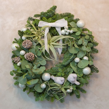 New Year's wreath in green and white colors