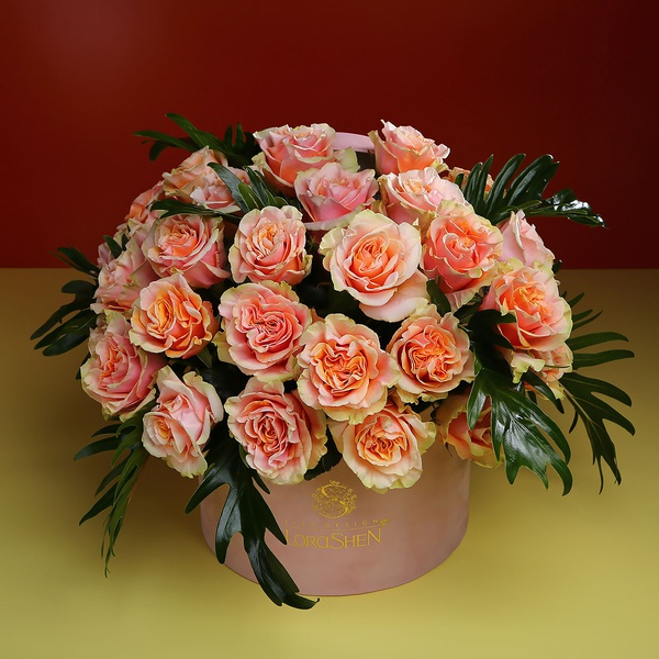 Композиція з 29 персикових троянд Шиммер