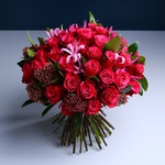 Classic bouquet of raspberry rose