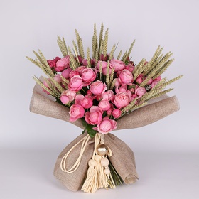 Bouquet of 15 spray pink roses and wheat