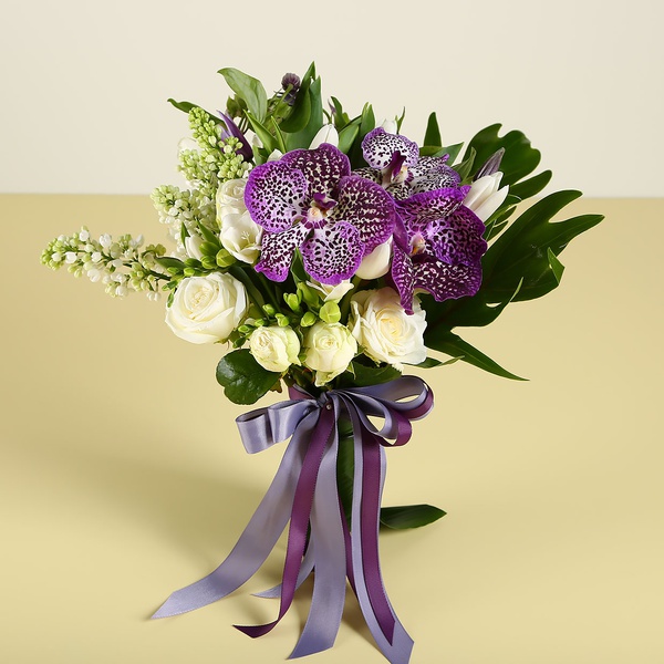 Bouquet white-purple with vanda