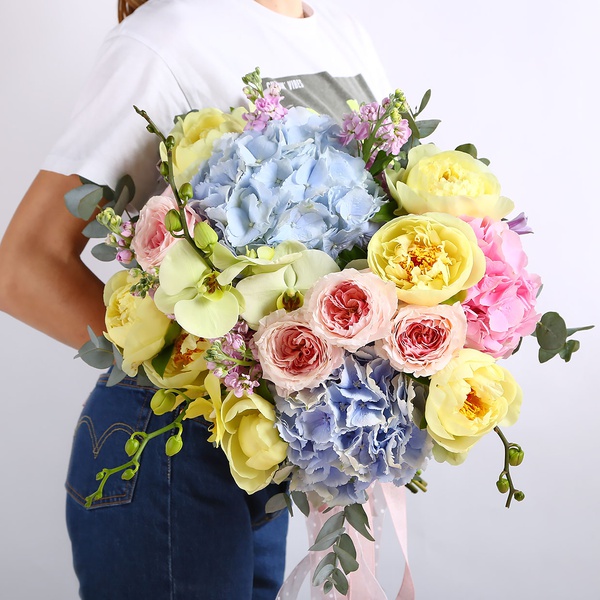 Bouquet with hydrangeas and yellow peonies