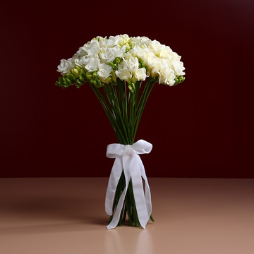 Bouquet of 35 white freesias