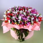 Tulips and cyclamen in a hatbox