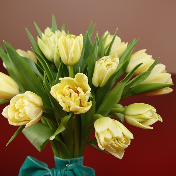 Bouquet of 15 lemon tulips