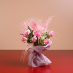 Bouquet of 15 tulips and feathers