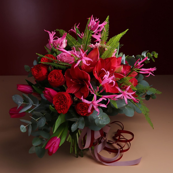 Bouquet with raspberry amaryllis