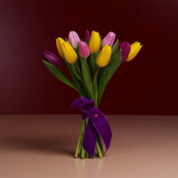 Bouquet of 15 bright tulips