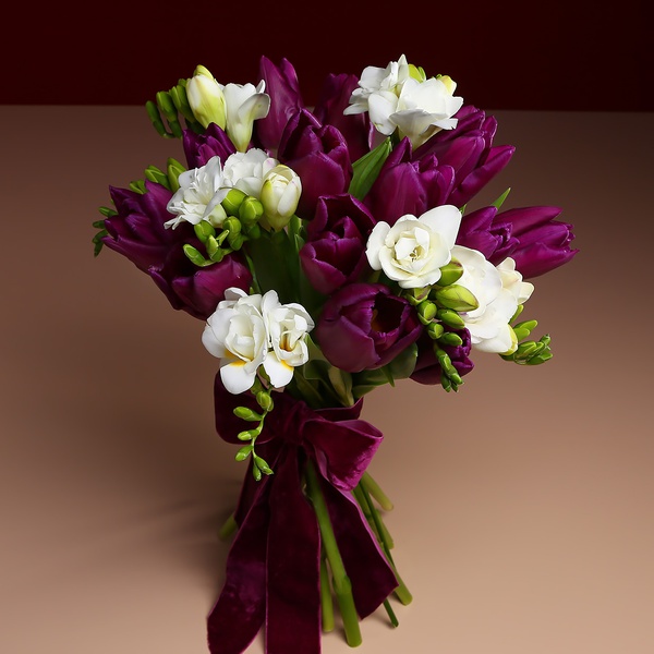 Bouquet of 15 violet tulips and freesia