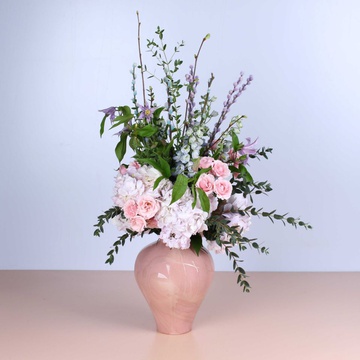Bouquet lilac-pink with hydrangea in a vase