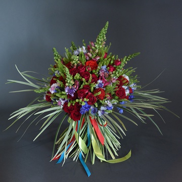 Ethno field bouquet in red