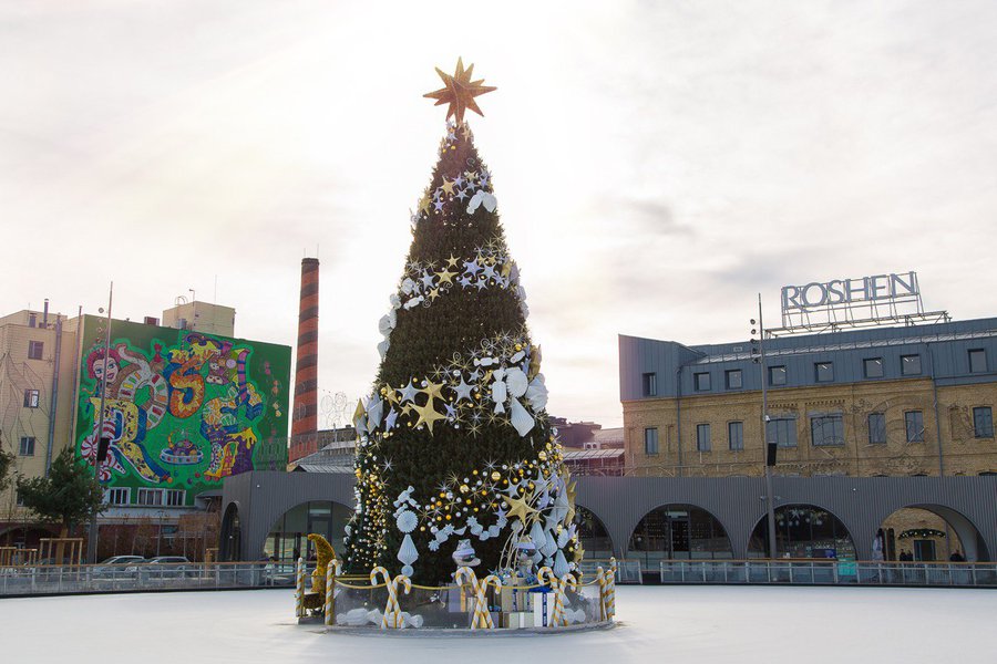 Magic Christmas tree and Christmas installation for Roshen Winter Village
