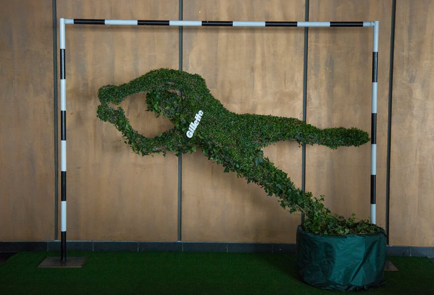 Flower arrangement for Gillette