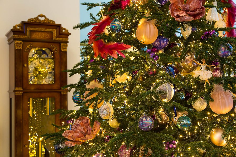 New Year's decoration "Flowers in the middle of winter"