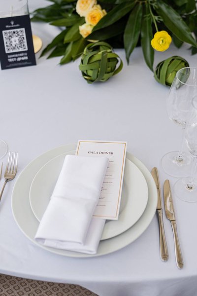 LoraShen created a sophisticated atmosphere in the Equides club