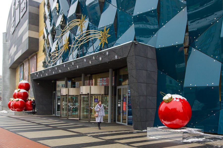 Like a fabulous winter river: scenery for the River Mall shopping center
