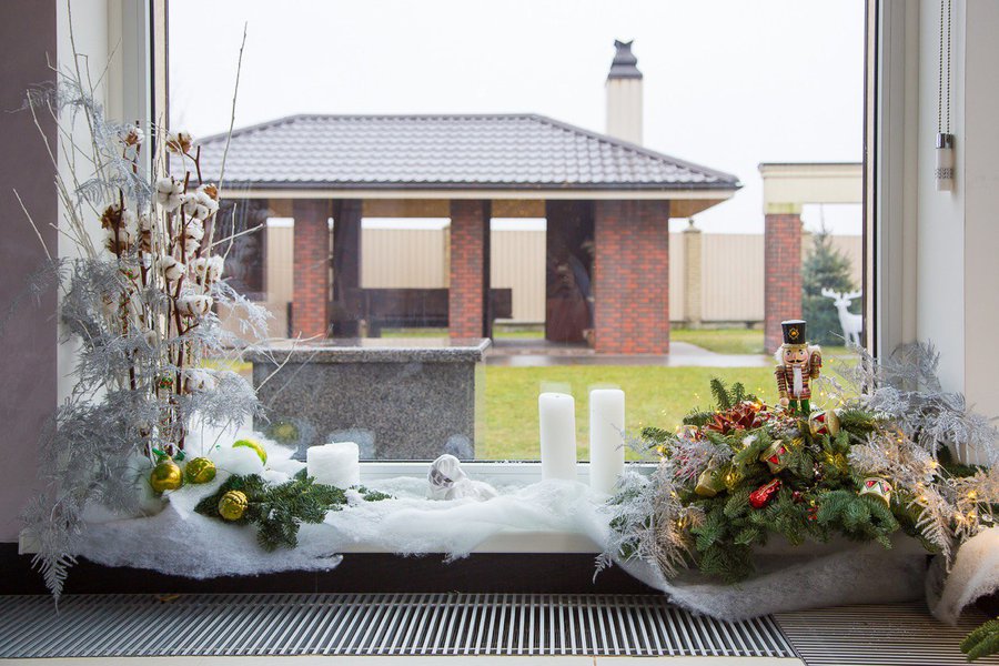 Christmas classics: private house decoration