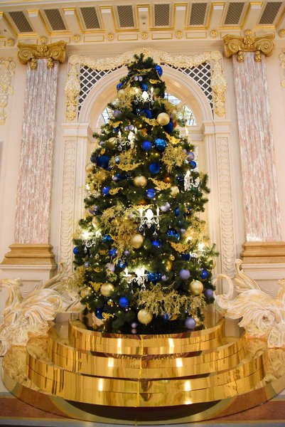 Новогоднее оформление отеля Fairmont 2018