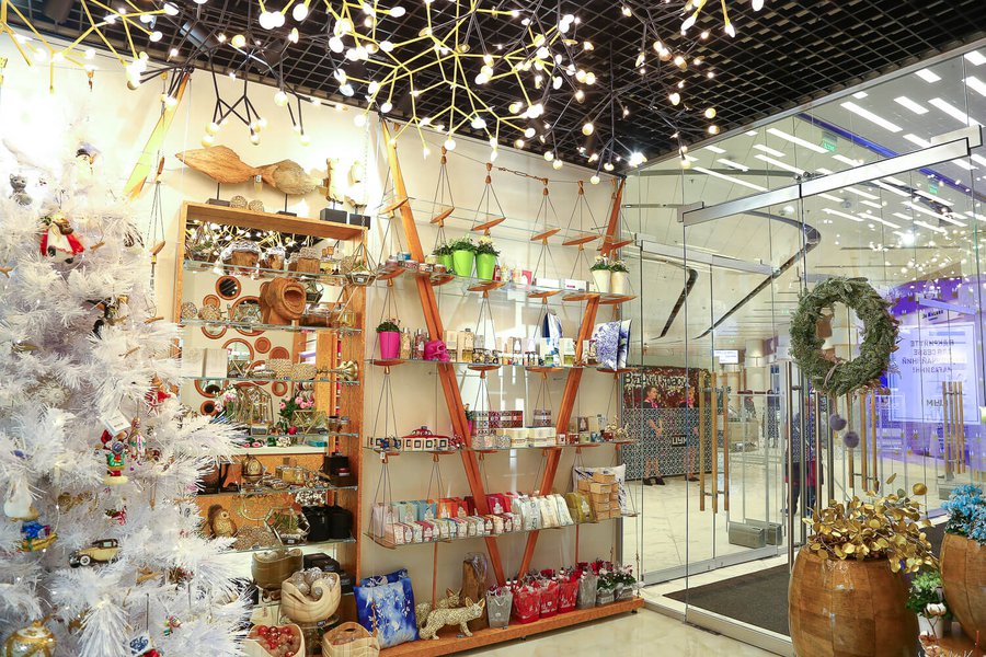 New Year Decoration for LoraShen Boutique at TSUM 2016
