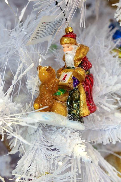 New Year Decoration for LoraShen Boutique at TSUM 2016