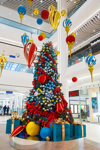 Like a fabulous winter river: scenery for the River Mall shopping center